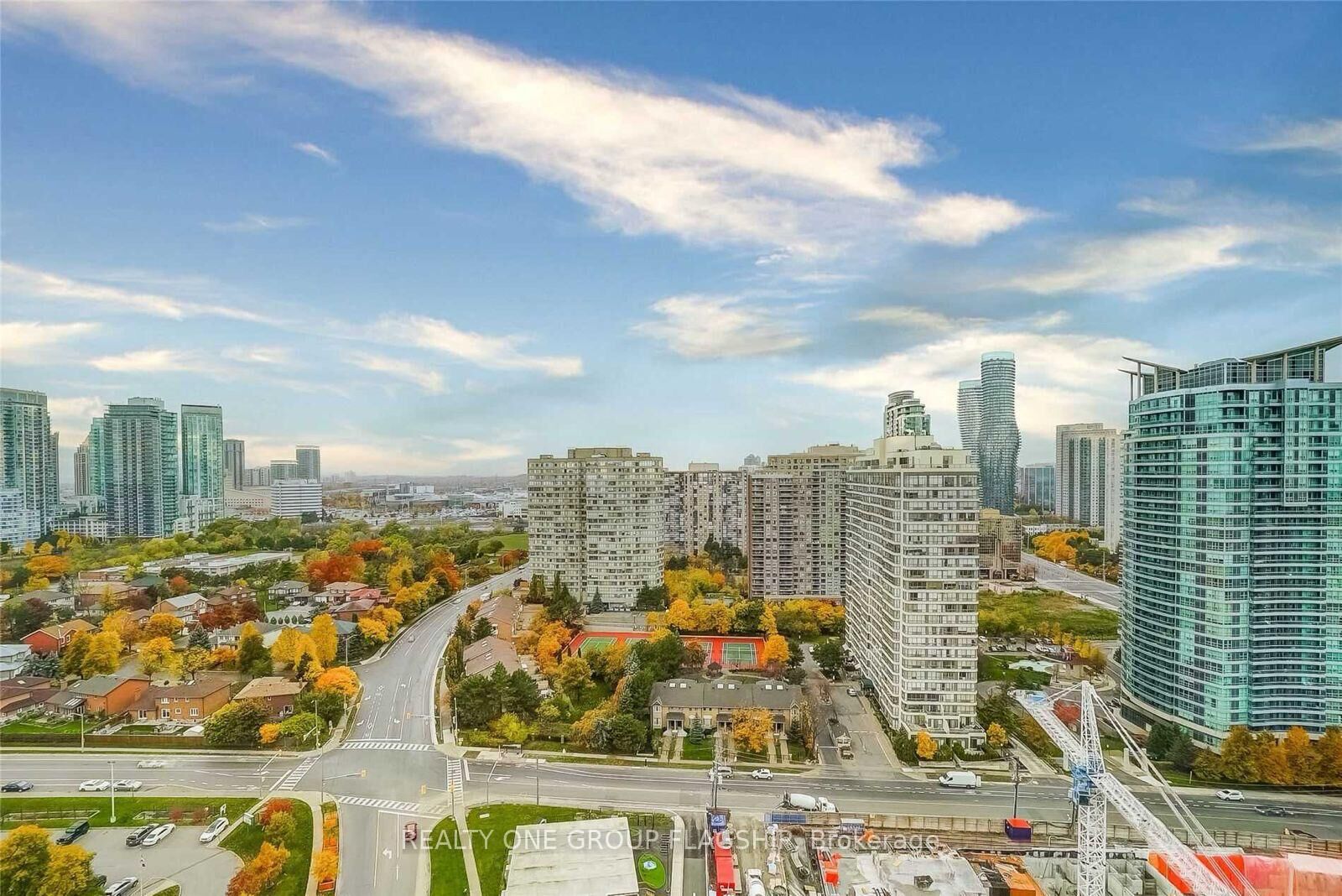 Property Photo:  55 Elm Drive 604  ON L5B 3Z3 