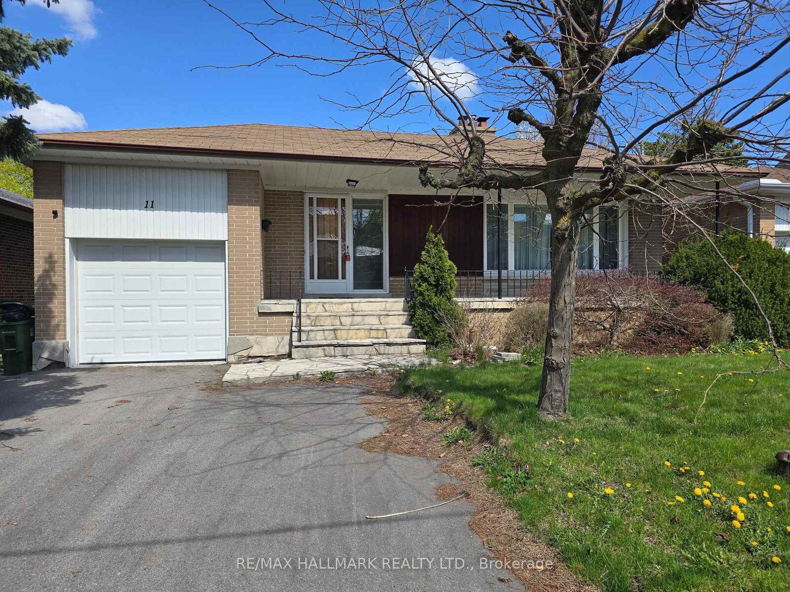 Property Photo:  11 Bowerbank Drive  ON M2M 1Z9 