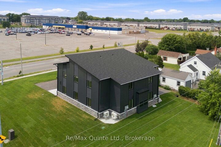 Property Photo: 5 Sienna Avenue D ON K8P 4G5