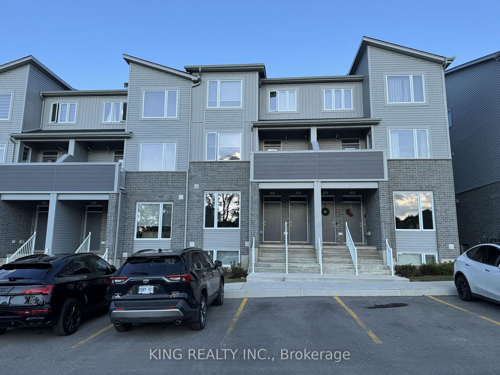 Property Photo: 990 Deveron Crescent 45 ON N5Z 0B3