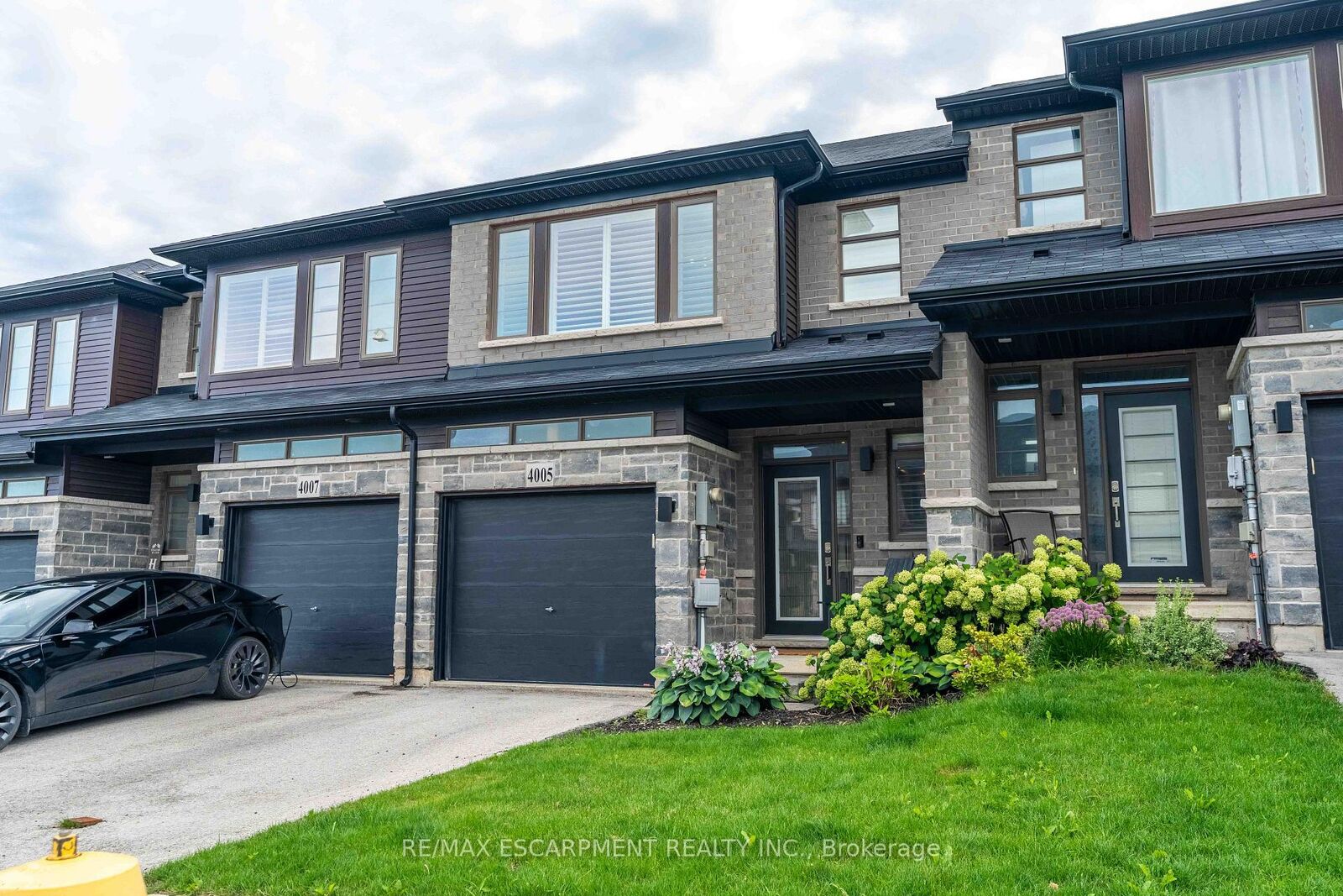 Property Photo: 4005 Crown Street ON L3J 0S8