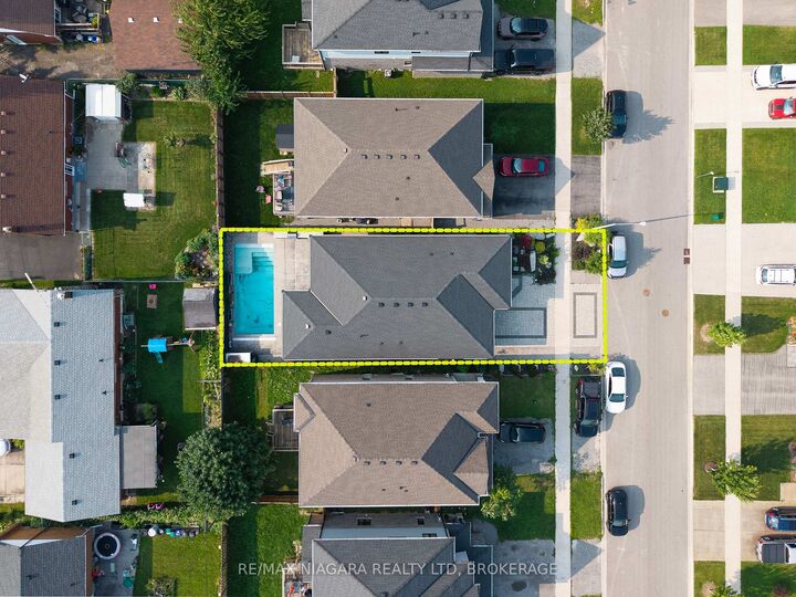 Property Photo: 31 Berkshire Drive ON L2M 0C2