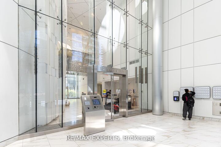 12 York Street 1504 — photo 1