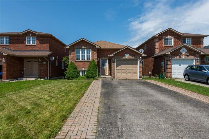 Property Photo: 116 Courtney Crescent Upper Level ON L4N 5S9