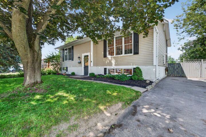 Property Photo: 691 Aylmer Crescent ON K7M 6L7