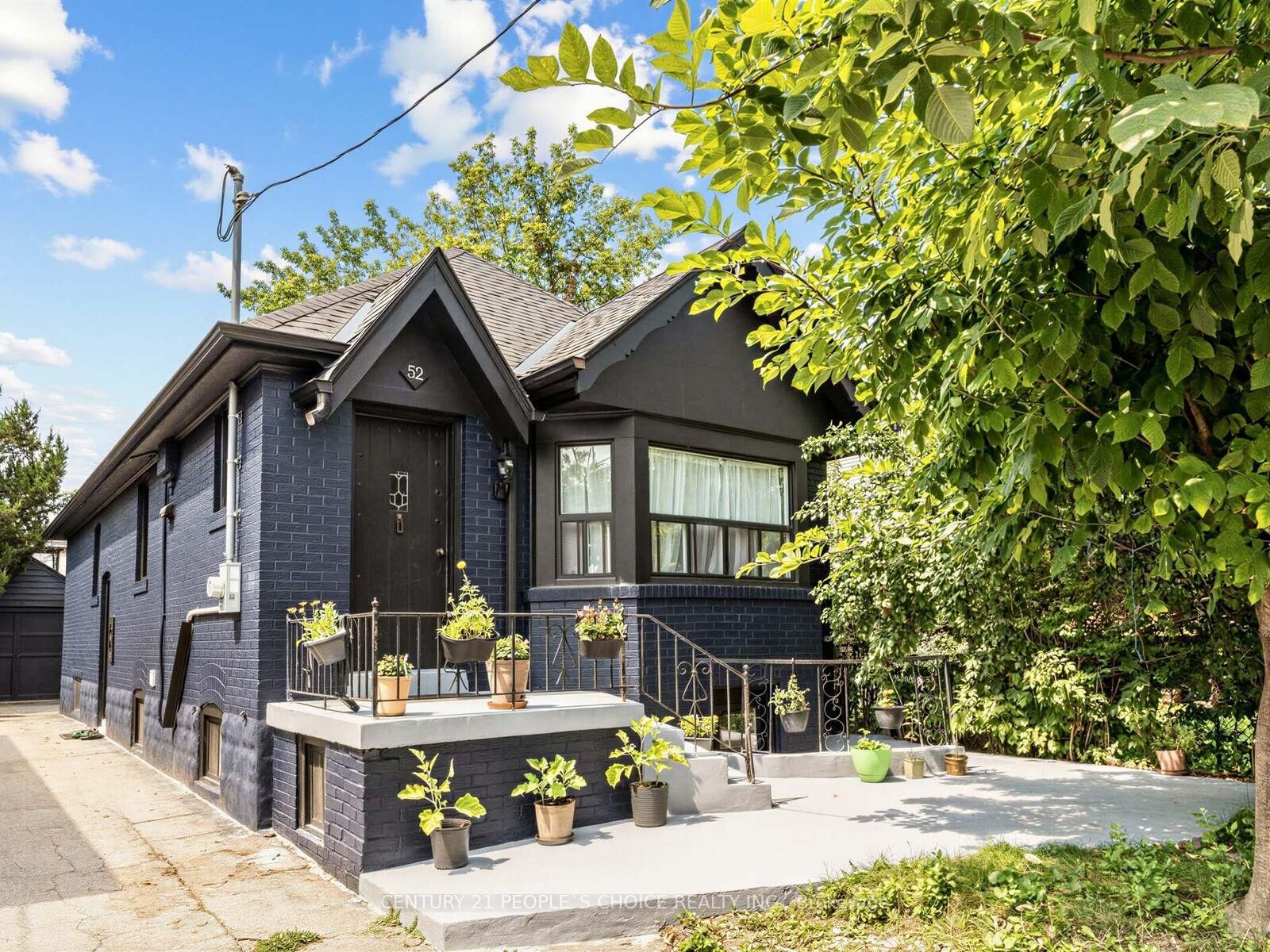 Property Photo: 52 Seventeenth Street ON M8V 3K2