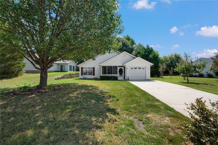 Property Photo: 611 Hunters Lane SC 29625