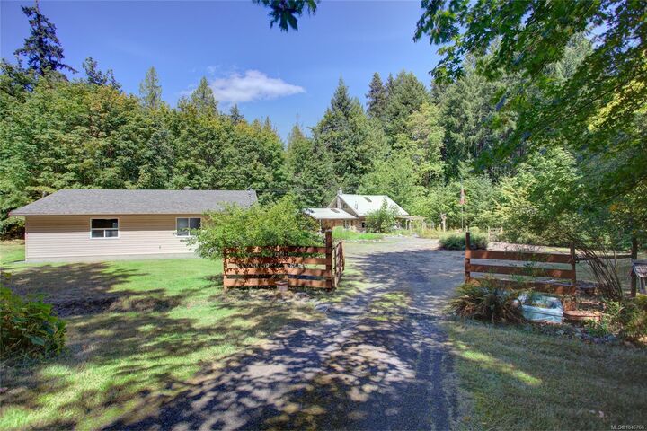 4389 Creighton Rd — photo 1