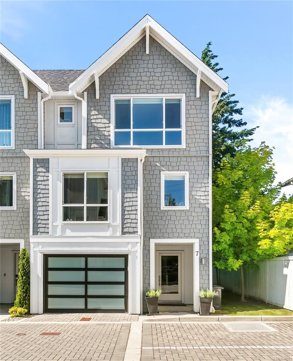 Property Photo: 1032 Cloverdale Ave #7 BC V8X 2T9