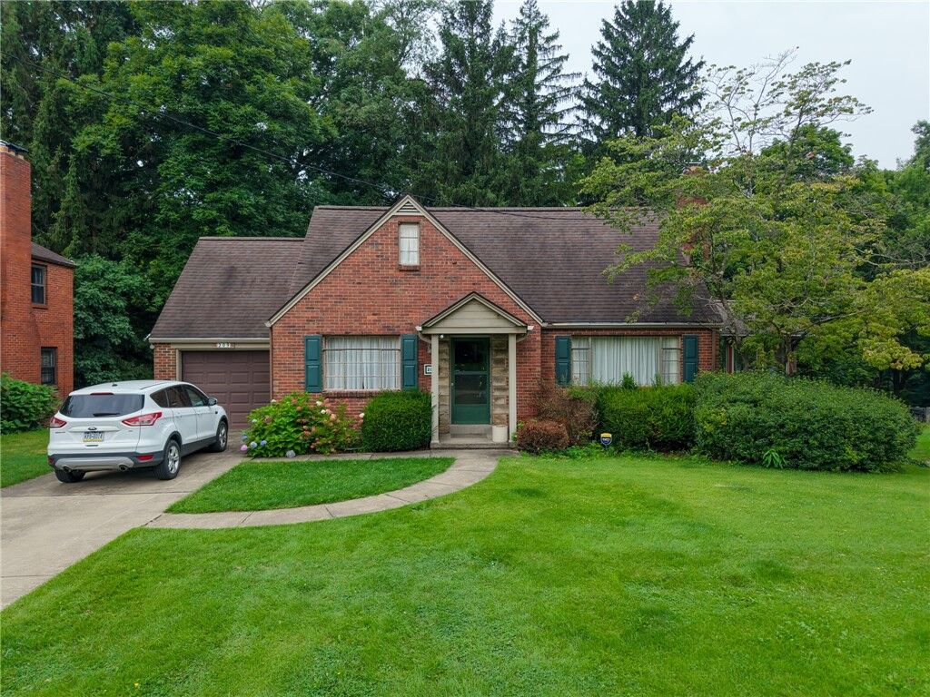 Property Photo:  209 Glenview Drive  PA 15068 