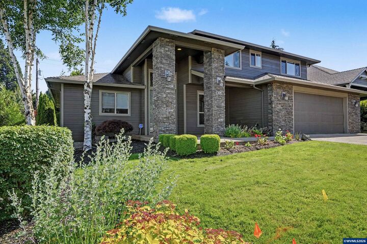 Property Photo: 822 Majestic View Av SE OR 97306