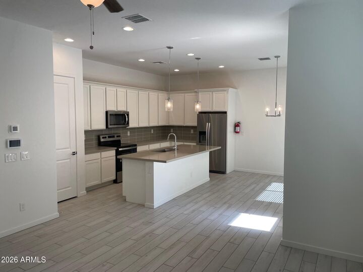 Property Photo:  901 S Smith Road Unit 1025  AZ 85281 