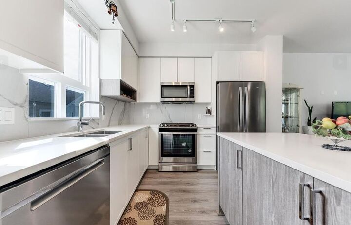 Property Photo: 9688 162A Street 114 BC V4N 6V3