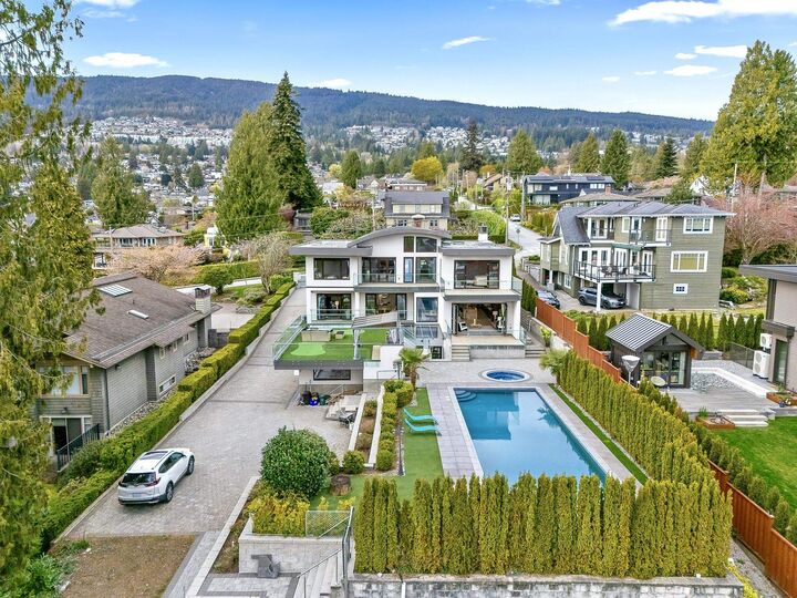 Property Photo:  2052 Inglewood Avenue  BC V7V 1Z4 