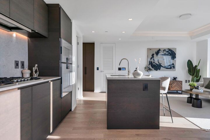 Property Photo: 1408 Robson Street 2304 BC V6G 1B9