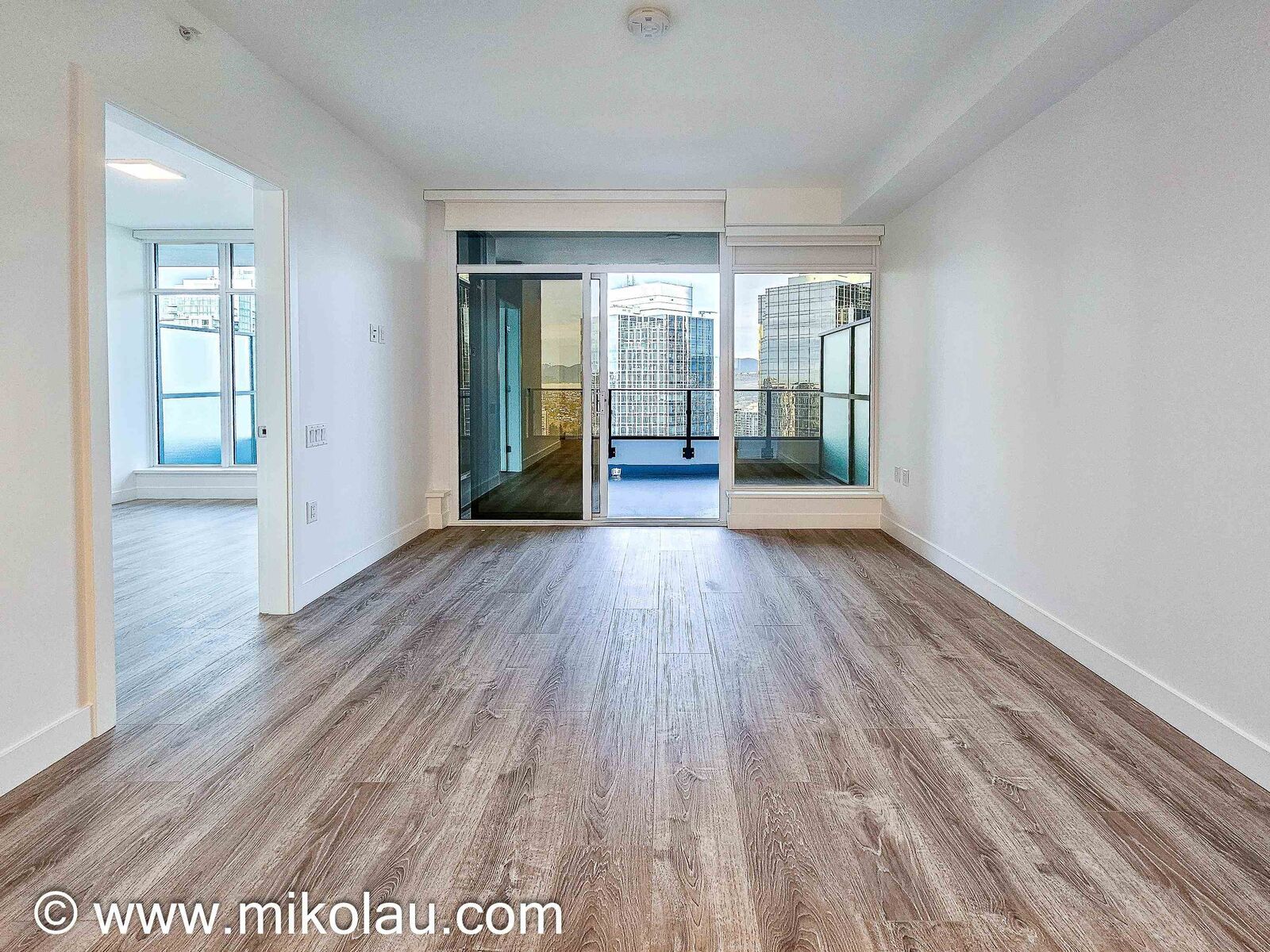 Property Photo: 6511 Sussex Avenue 2xxx BC V5H 0K5