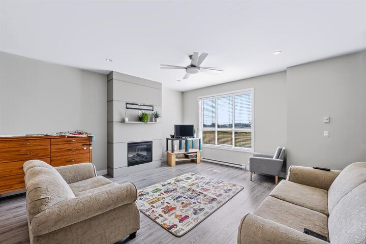 Property Photo: 1938 North Parallel Road 2 BC V3G 0H1