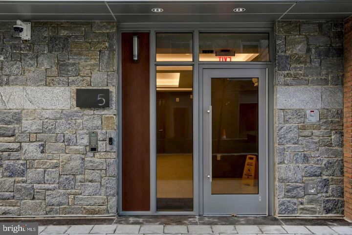 Property Photo: 5 Pioneer Mill Way 201 VA 22314