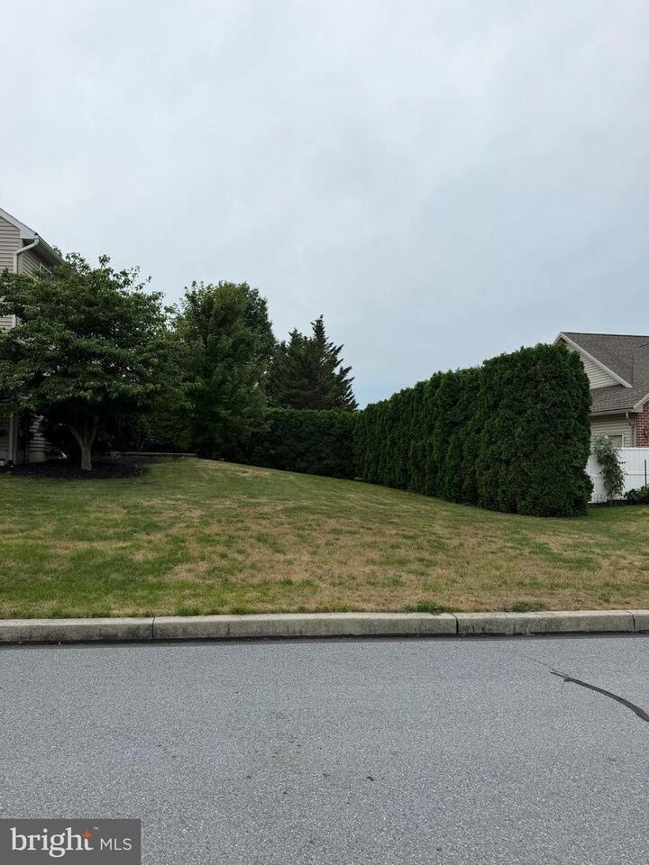 Property Photo: 470 Oak Lane PA 17078