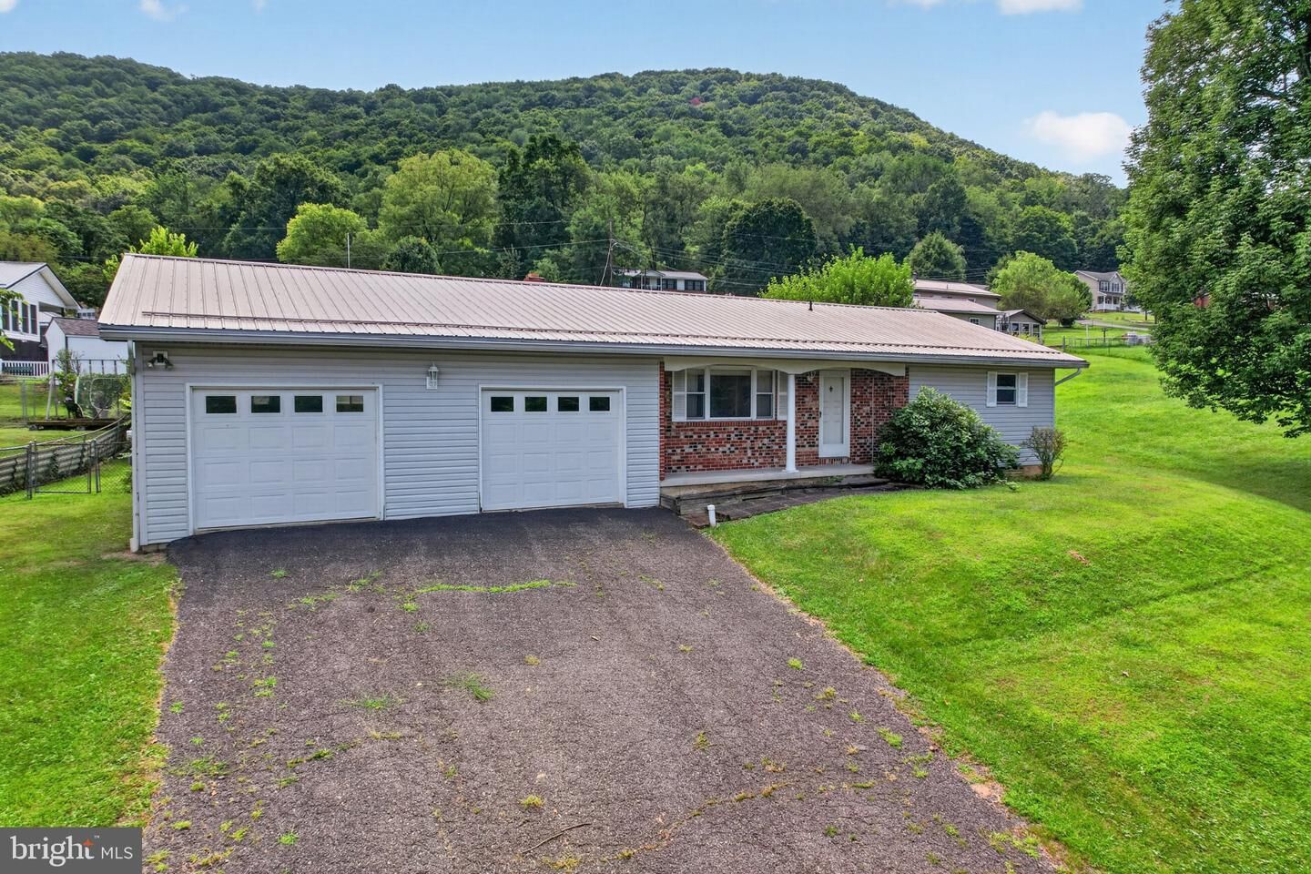 Property Photo: 189 S Pennsylvania Street WV 26753