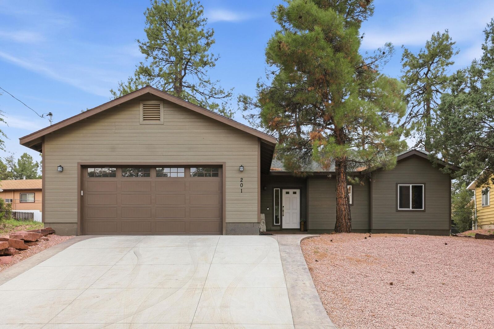 Property Photo:  201 W Chateau Circle  AZ 85541 