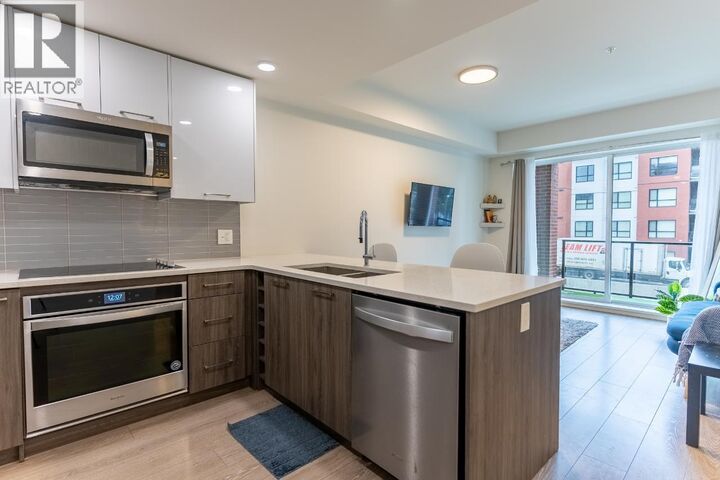 Property Photo:  885 University Drive 204  BC V2C 0K2 
