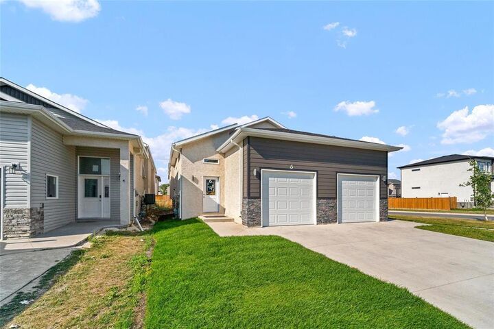 Property Photo:  6 Sawka Bay  MB R2R 3A6 