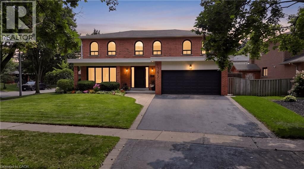 Property Photo: 1677 Sherwood Forrest Circle ON L5K 2G8