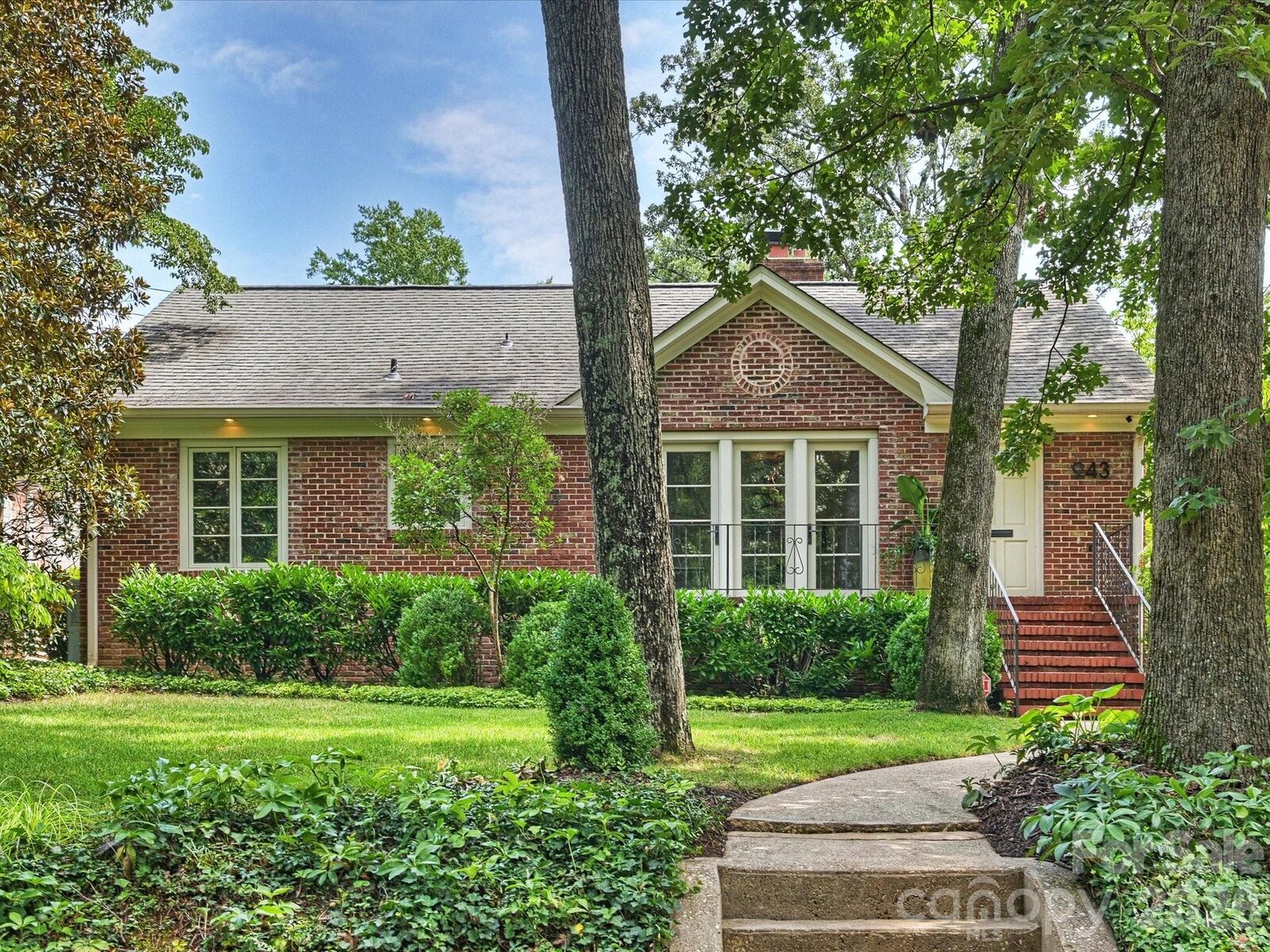 Property Photo:  943 Romany Road  NC 28203 