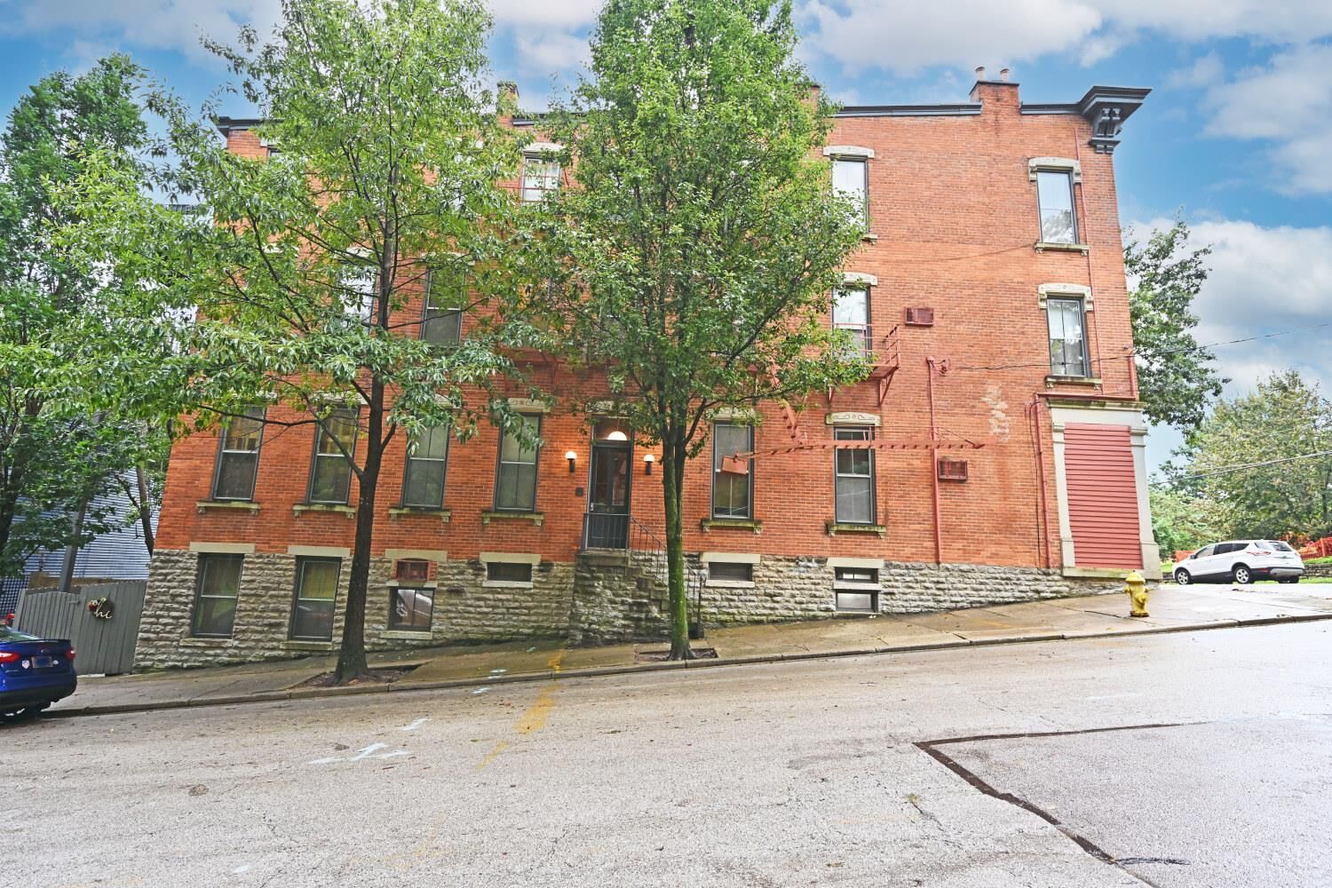 Property Photo:  945 Parkside Place  OH 45202 