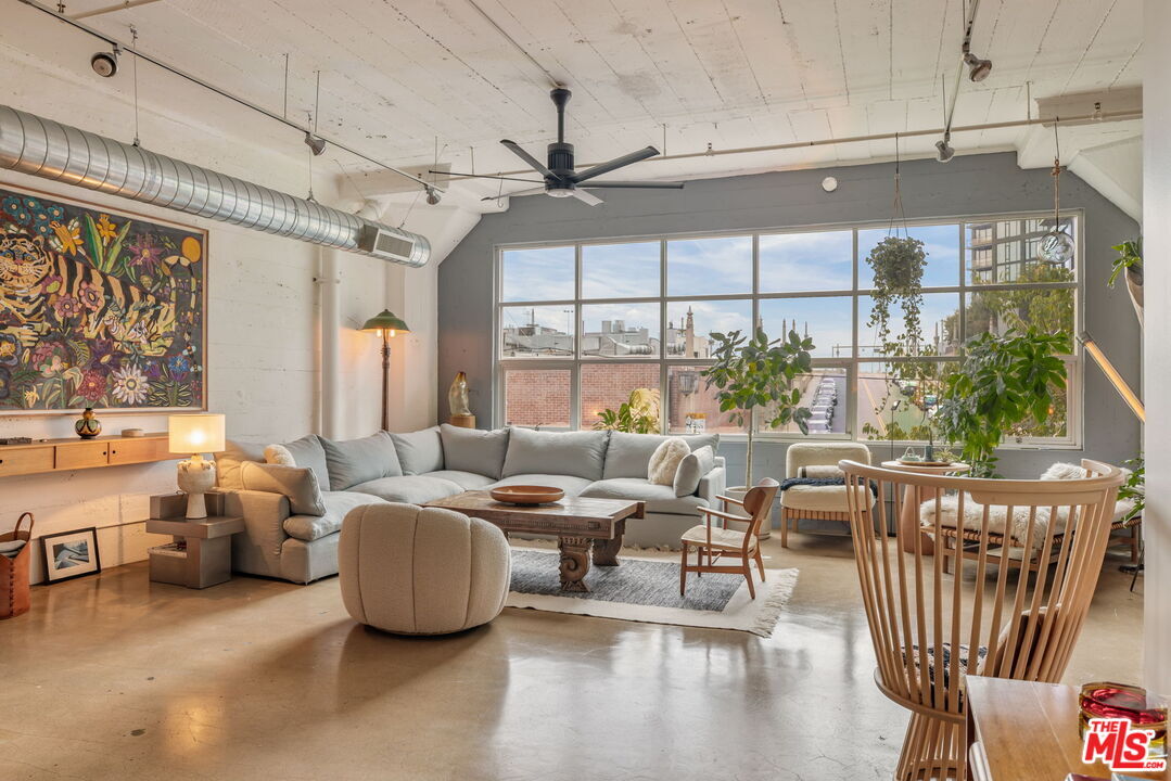 Property Photo:  530 Molino St, Unit 213  CA 90013 