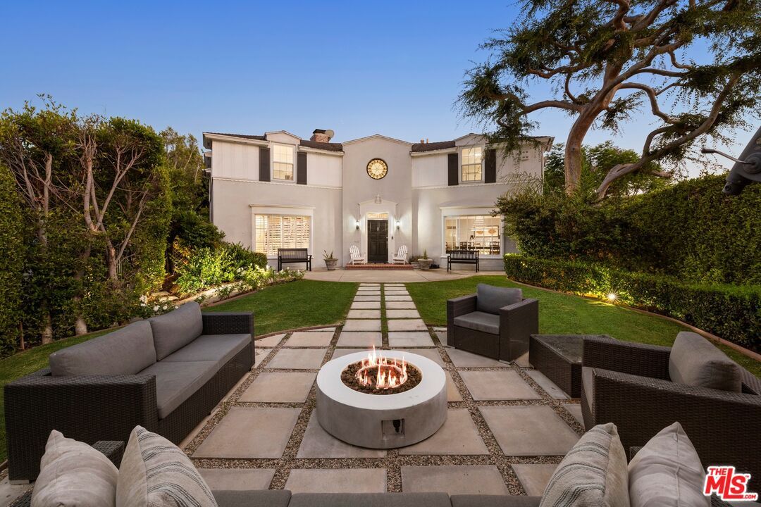 Property Photo: 1409 Club View Dr CA 90024