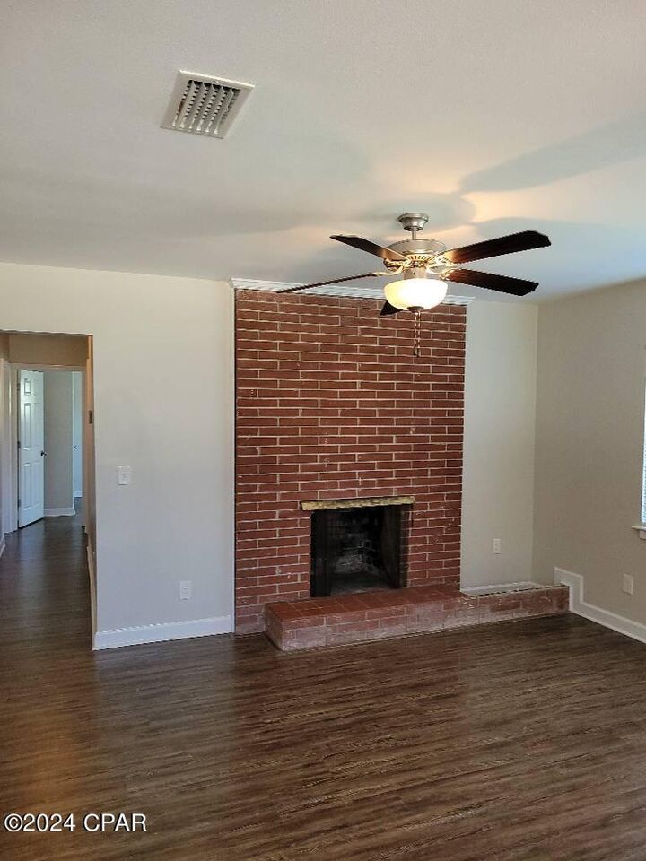 Property Photo: 301 Minnesota Avenue FL 32444