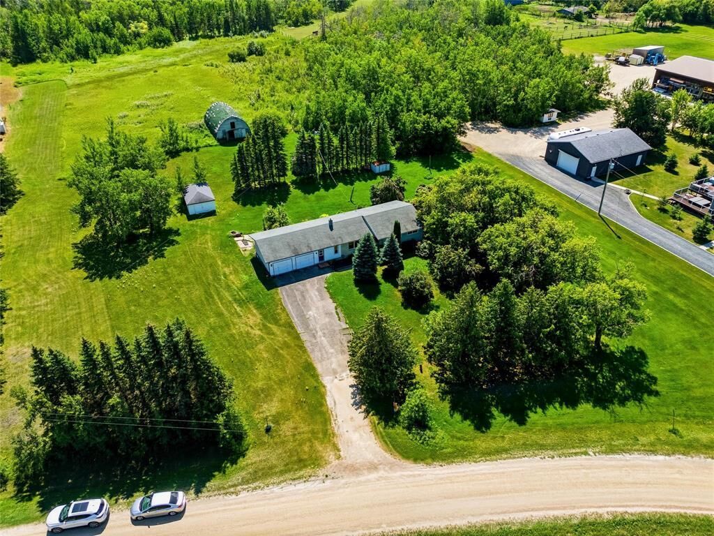 Property Photo:  16 Willow Drive South  MB R0E 0C0 