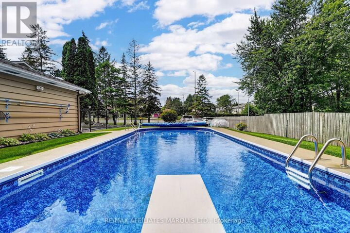 Property Photo:  1635 Brookdale Avenue  ON K6J 4R2 