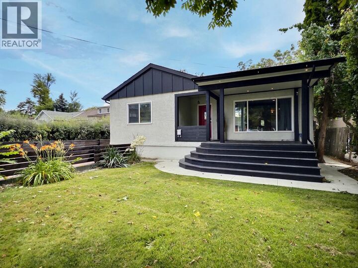 Property Photo:  327 Royal Avenue  BC V2B 3P6 