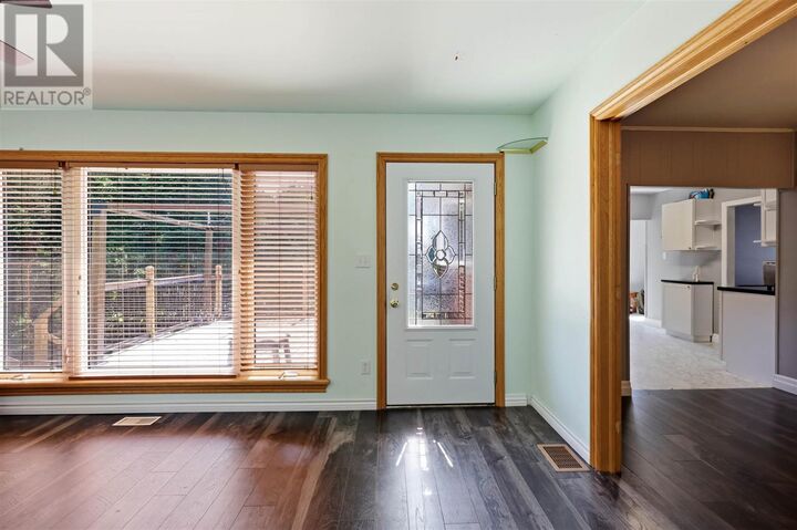 Property Photo: 39 Market St ON P6A 4S9
