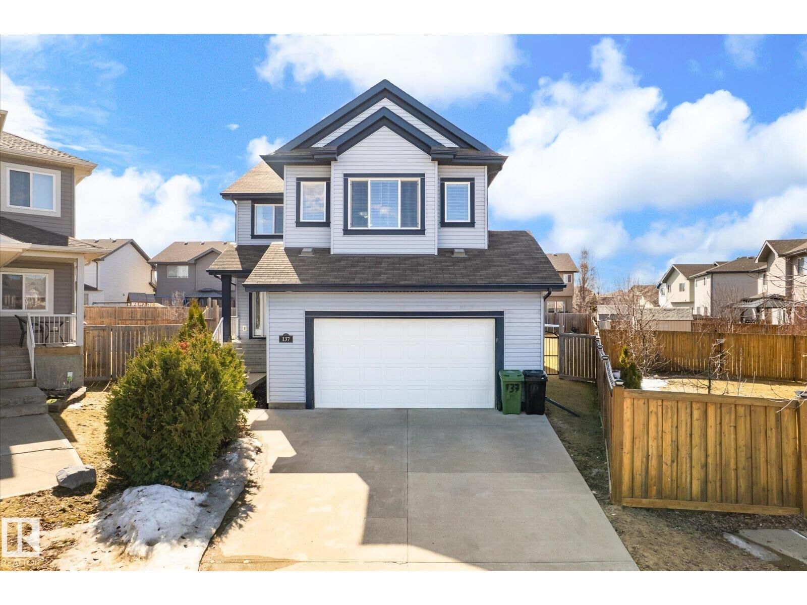 Property Photo: 137 Wellington Pl AB T8L 0G4