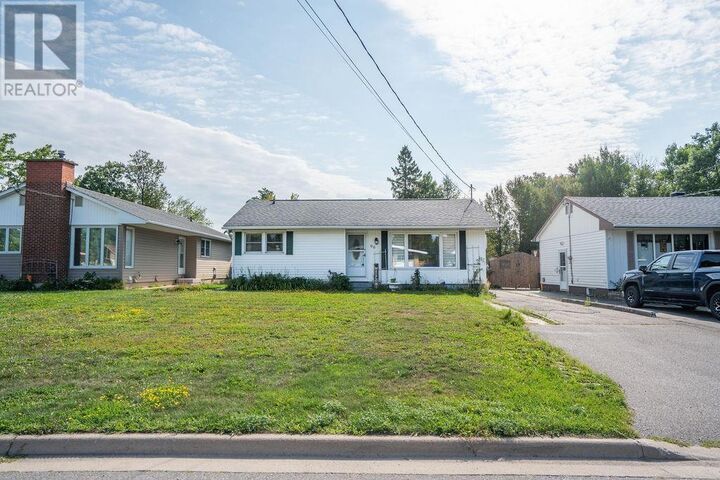 Property Photo:  96 Glenholme Dr  ON P6A 4C3 