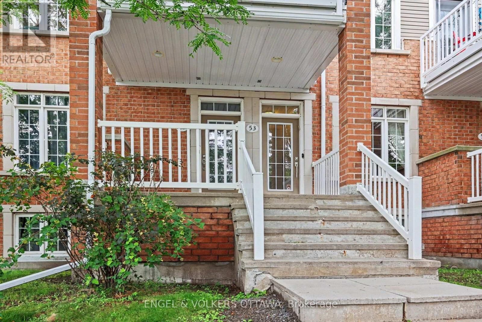Property Photo: 53 Hawkstone Gate ON K2K 0A3