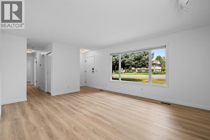 Property Photo:  748 Hollywood Road North  BC V1X 5Y7 