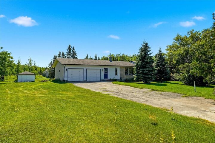 Property Photo: 16 Willow Drive South MB R0E 0C0