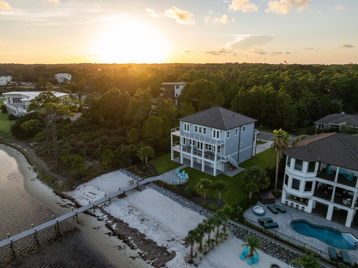 Property Photo: 1610 Winding Shore Drive FL 32563