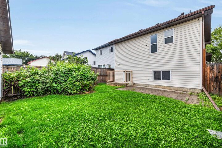 Property Photo:  21243 91 Avenue NW  AB T5T 0W4 