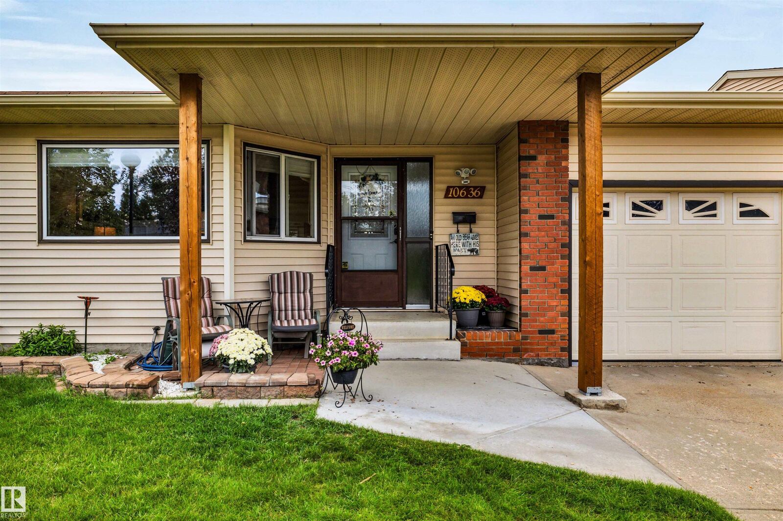Property Photo:  10636 153 Avenue NW  AB T5X 5R5 