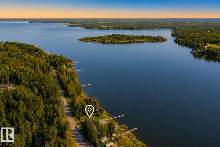 Property Photo: 264 Beach Avenue AB T0E 1V0