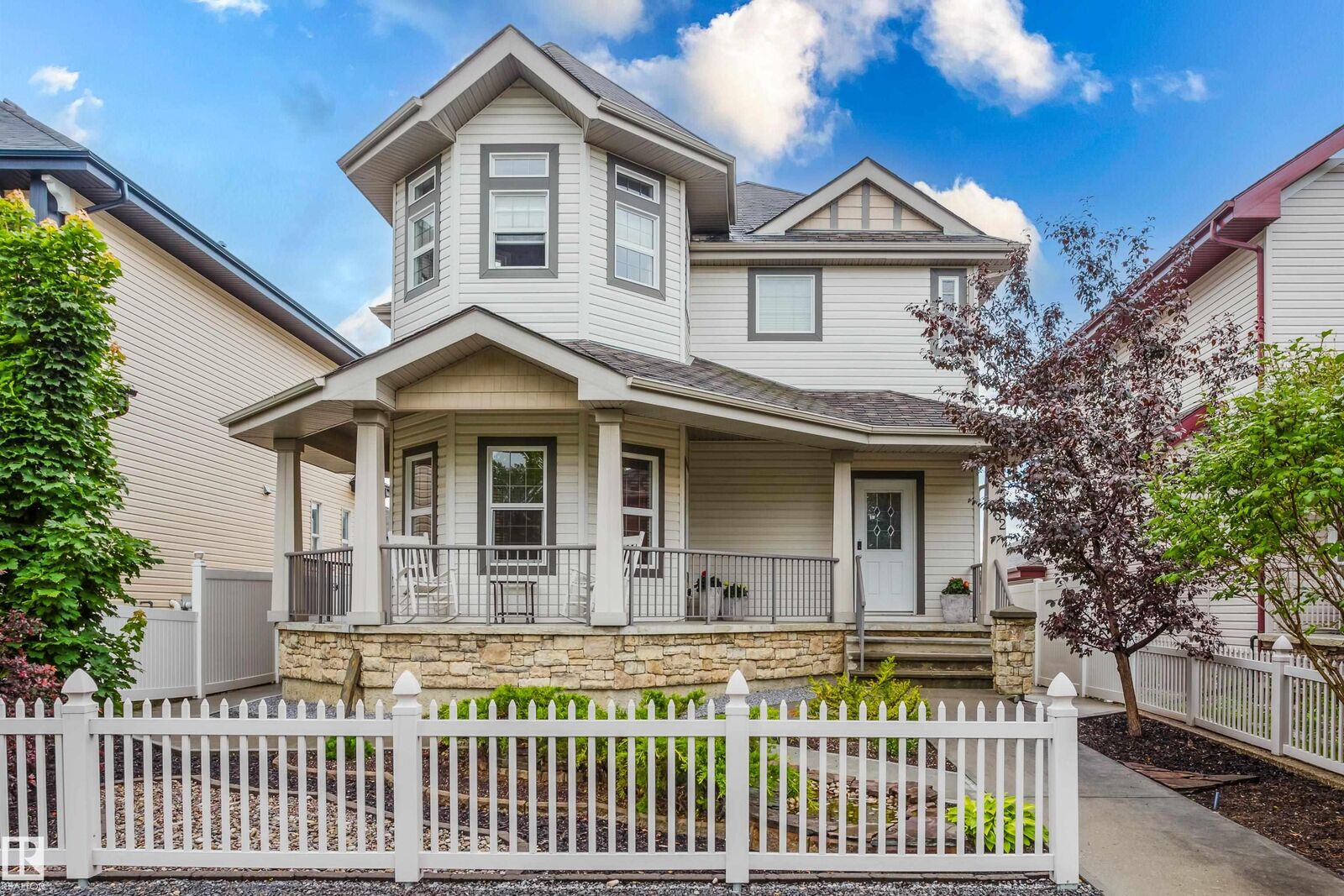 Property Photo:  652 Crimson Drive  AB T8H 0B1 