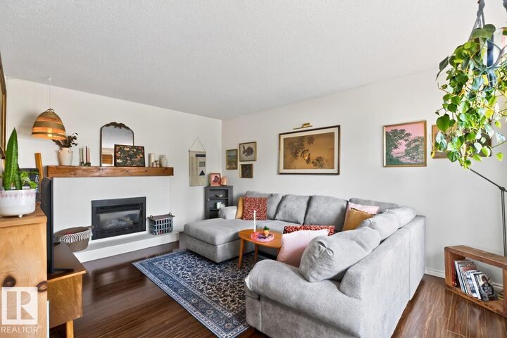 Property Photo:  392 Lee Ridge Road NW  AB T6K 0N7 