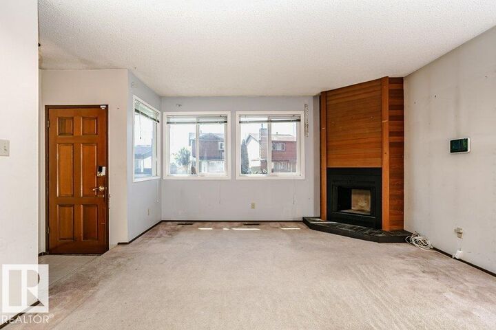 Property Photo:  3520 42 Avenue NW  AB T6L 5C8 
