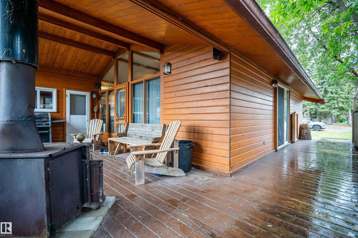 Property Photo:  5011 38 Street  AB T4S 1B6 